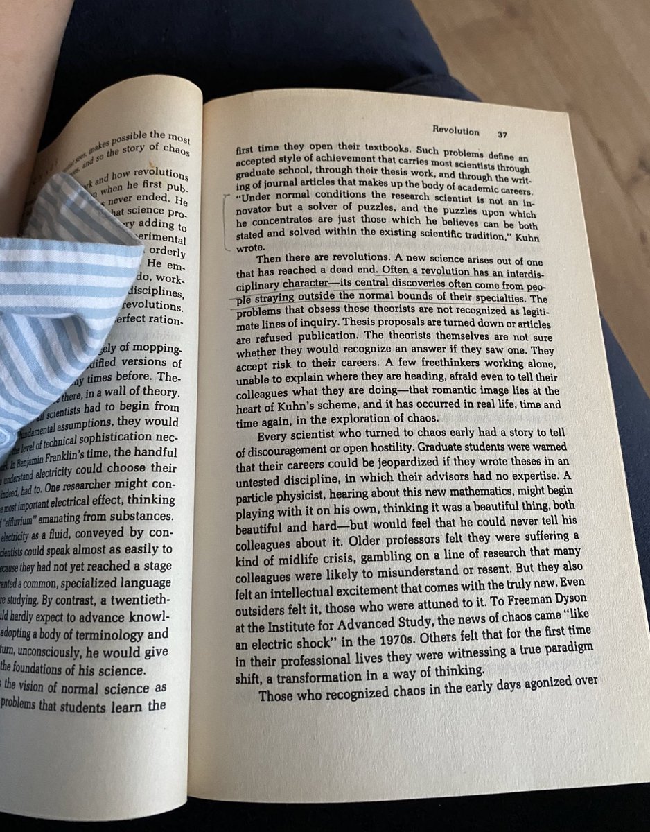 LorencaSadiraj's tweet photo. What an interesting read ✨ Great introduction to non linear dynamics and chaos theory.
#complexsystems #jamesgleick https://t.co/6ELaiR1WIP