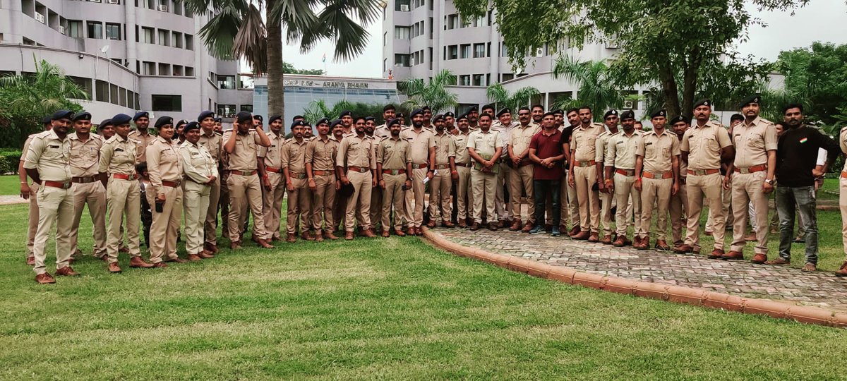 ParimalRana10's tweet photo. #2800Gradepay_forestguard 
#4200_gradepay_forester
@tv9gujarati
@sandeshnews 
@Zee24Kalak 
@ZeeNews 
@GujaratFirst 
@DivyaNews 
@KiritsinhJRana 
@AAPGujarat 
@ArvindKejriwal
@CMOGuj 
@Gopal_Italia @isudan_gadhvi https://t.co/Xgu3zbPrDX https://t.co/DFTJYf2SMw