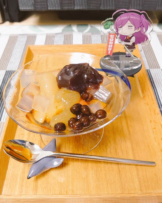 気づいたら、あんみつの賞味期限が明日でした。あと、メロンブックスさんから、赤りんご先生のゼロカロリーが届きました。 