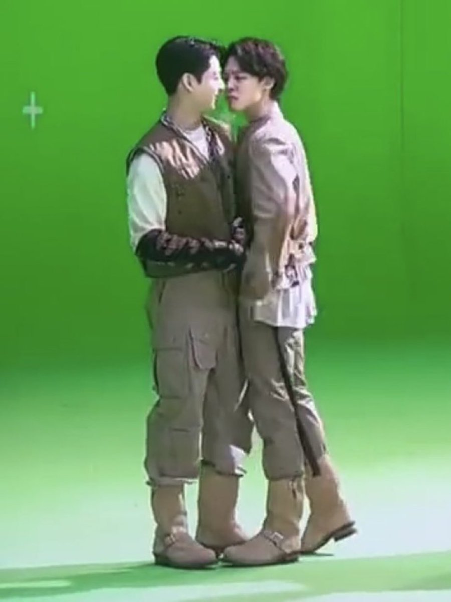 alice_sbtg's tweet photo. I'm so shy 😳😳😳

#kookmin #jikook https://t.co/zj5ZQudv3u