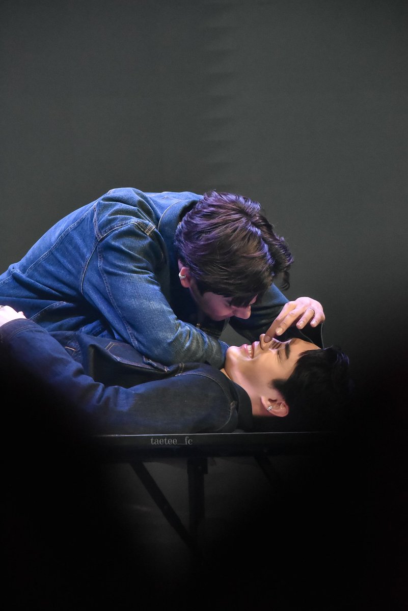 Taetee_FC's tweet photo. CPR time ~ 😳

#TaeTeeTheJourneyMemory 
#TaeDarvid
#TEeThanapon
#เต้ตี๋ชู้รักเรือล่ม 
#TaeTee_FC https://t.co/4lxyJgYGfk