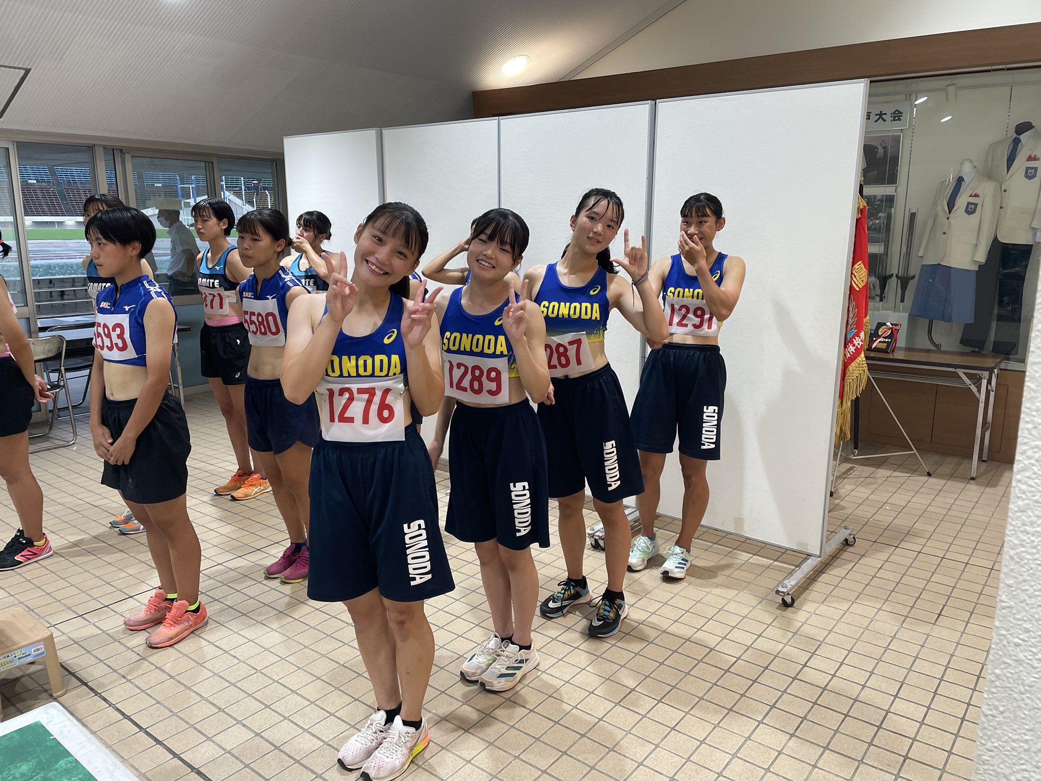 園田学園高等学校陸上競技部 公式 県ユース大会第1日目 主な結果 １年400m 島田 第2位 １年三段跳 野田 第3位 １年1500m 吉田 第7位 ２年 400m 好井 第5位 ２年 1500m 杉永 第4位 4 100mr 黒田 小西 芦田 島田 第3位 明日も頑張ります 園田学園