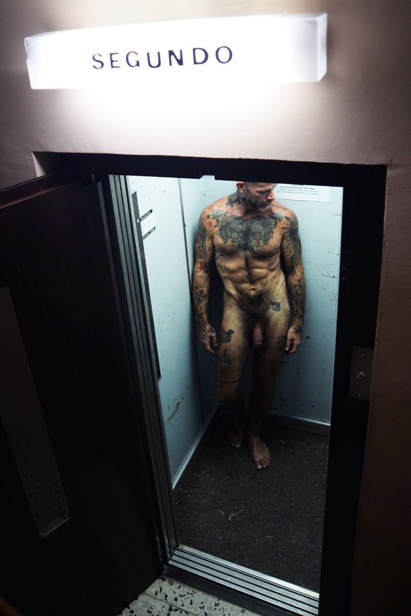 greghollywoodxx's tweet photo. Going up? https://t.co/Y5fdqUV1Jc