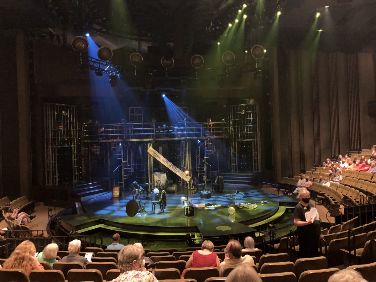 After hearing rave reviews for months, finally made it to Chicago <a href="/stratfest/">Stratford Festival</a> and left the theatre buzzing from the razzle-dazzle of a big musical delivered with style. 

This slick production doesn’t miss a trick, and <a href="/GabrielNacci/">Gabriel Antonacci</a> &amp; the whole cast knocked it outta the park.