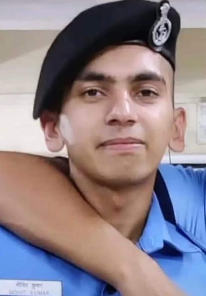 मेरे पड़ोस के गांव सिलानी (झज्जर)के  मोहित चाहर ( भारतीय नेवी ) ने देश के प्रति अपना सर्वोच्च बलिदान दिया । भगवान देश के शहीद जवान की आत्मा को शांति दे और उनके परिवार वालों को इस दुख को सहने की शक्ति दे।🙏
जय जवान 🇮🇳