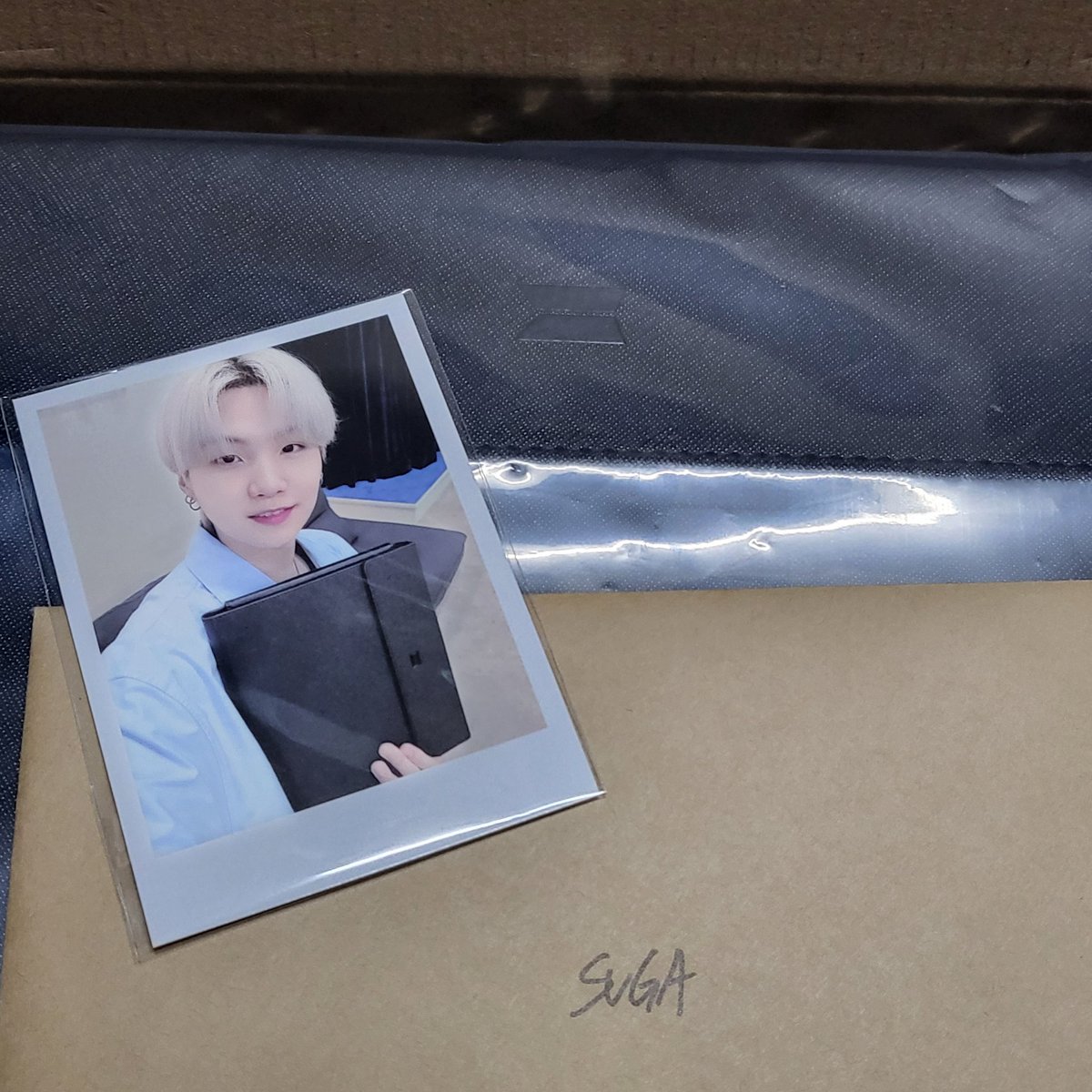 YoongiMich's tweet photo. Thankyou @BangtanbbPH 🥰 sa pag budol sakin hahahaha i love it di ko na ibebenta ang ganda niya as in ang gwapo pa ng jowa ko #bangtanBB_Feedbacks https://t.co/0zeTGC5fQo