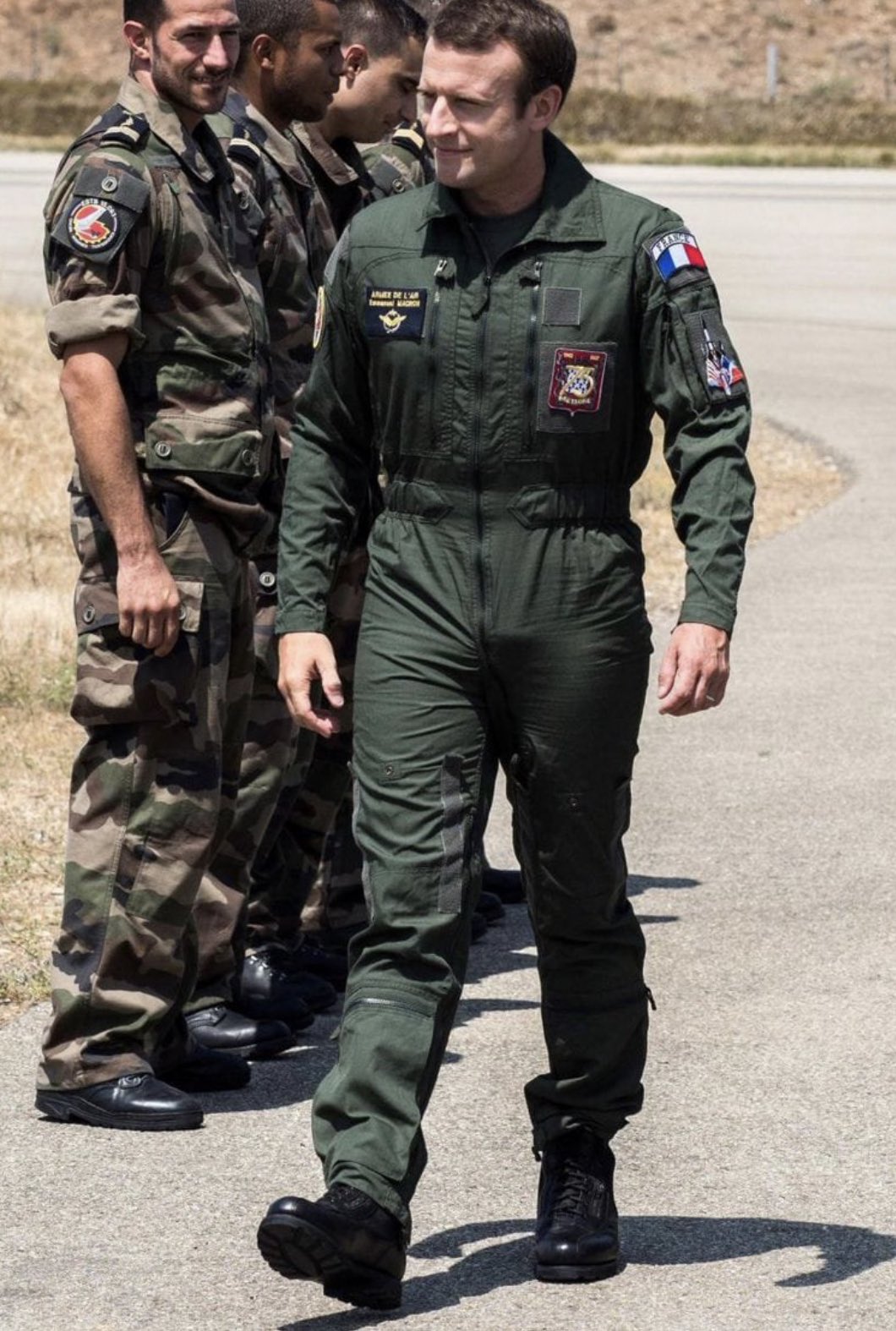 ZZ top on Twitter: "Attention Vladimir!!! Petite bite arrive! https://t ...