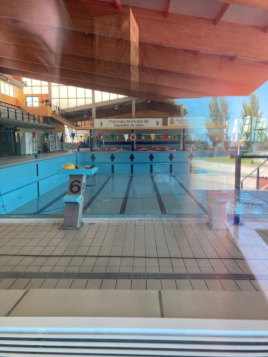 jpmiscelanea's tweet photo. Querido @AytoJaen si en vuestra web dais disponibilidad hoy, toda la mañana, para acceder abonados a las piscina cubierta de las Fuentezuelas ¿Por que cuando llego allí está cerrada?  🤷‍♂️ https://t.co/1Qcz7MKK1s