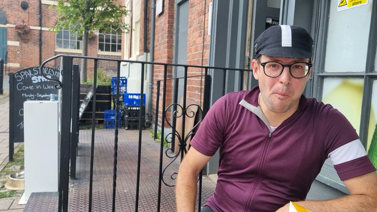 125km done. One third of today's pull so making reasonable progress. Last 50km of brutal head wind was really tough going though. One of the hardest 50km I have ever done.

#audax #randonneuring