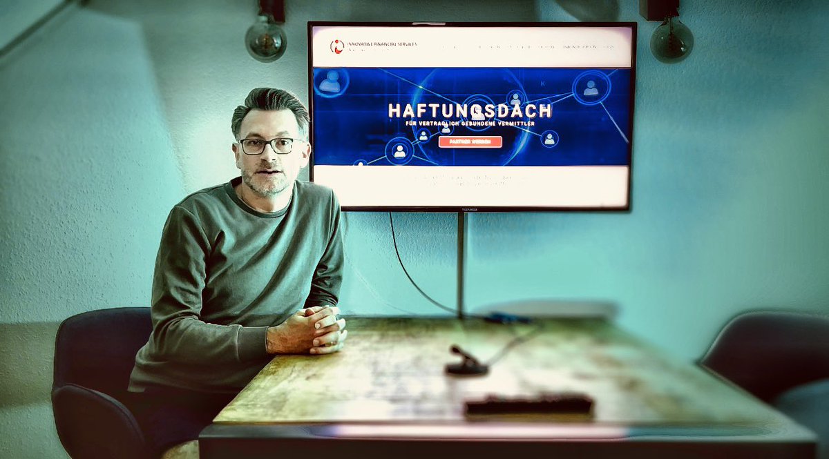 RoboInnoInvest's tweet photo. Behind the scenes 🎬

Mit unserer Fotografin Meike haben wir diese Woche neue Fotos für unsere Website, neue Pressemitteilungen und Broschüren geschossen. Von 8 Führungskräfte der INNO INVEST und INNO FINANZ sind über 1.000 Fotos entstanden 📸 https://t.co/nAeom7rW9K