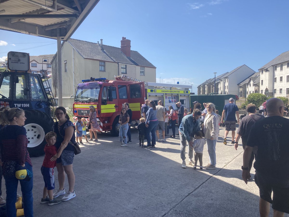 Emyr Jones tweet media