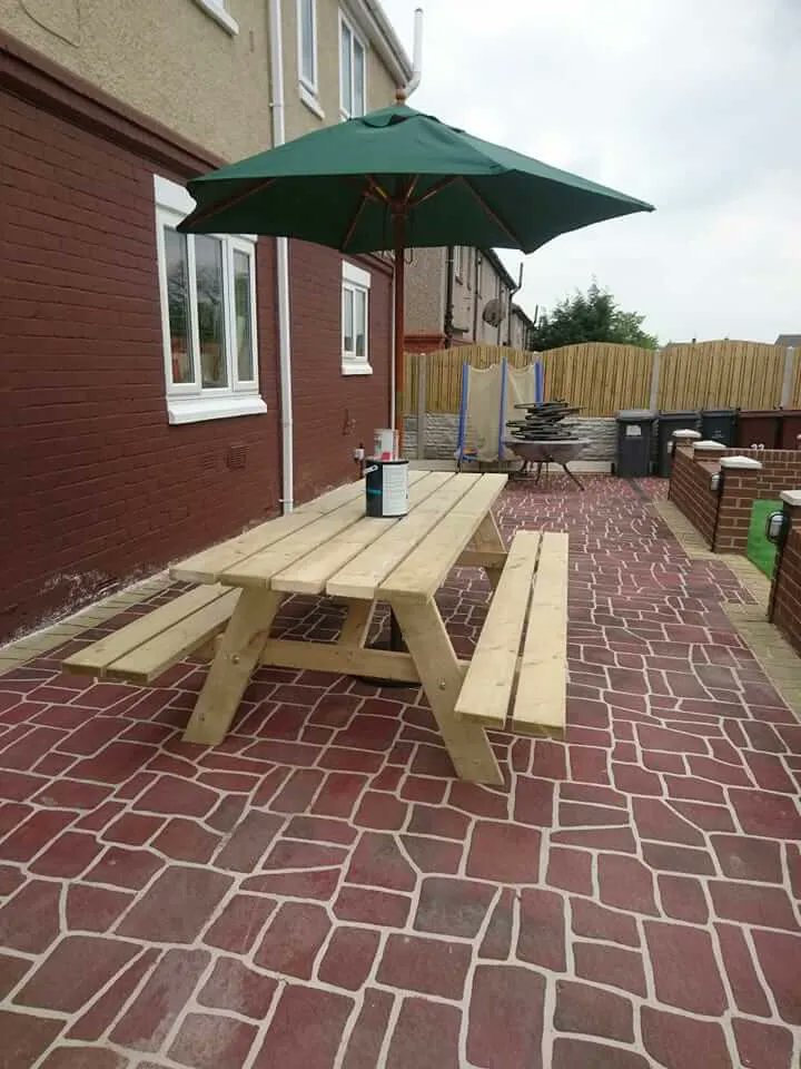 MCD_HomeGarden's tweet photo. Thinking back to this 6ft Garden garden bench we fitted into a community garden recently! 

All of our Picnic Benches are fit with a parasol hole to keep you covered on those hot sunny days while you have lunch outdoors! https://t.co/zMJu6m4LRg