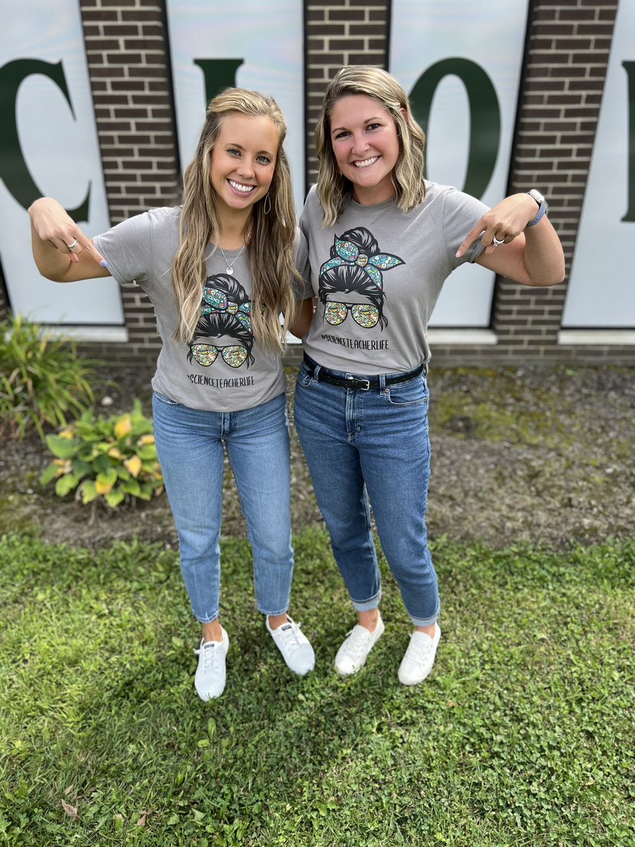Mrs_Keltner's tweet photo. Excited to teach another year of science with my crazy partner! Don’t know what I would do without her! 🔬🥼👩🏼🔬🧬🌎#ScienceTeacherLife #BringItOn8thGrade #CMSpride @MissBorsani https://t.co/IHSBEbmqGZ