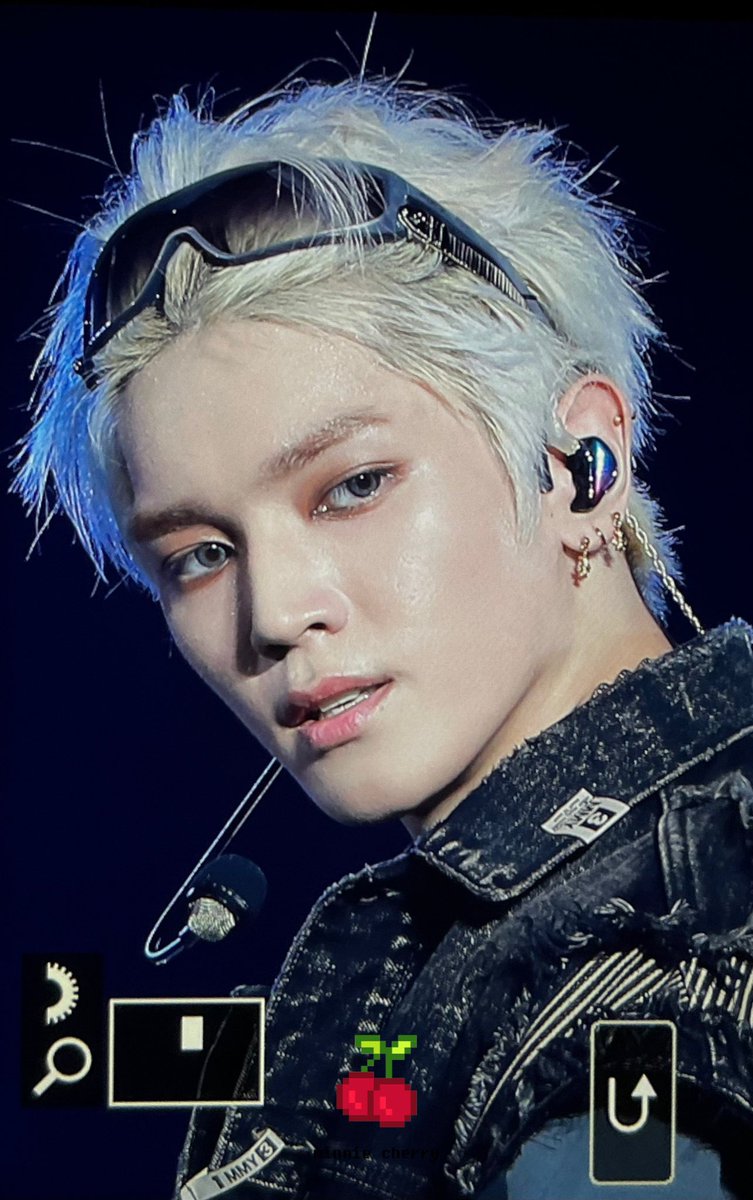 archiveforlty's tweet photo. LEE TAEYONG, YOU’RE INSANE. https://t.co/REZLWfT2Lu