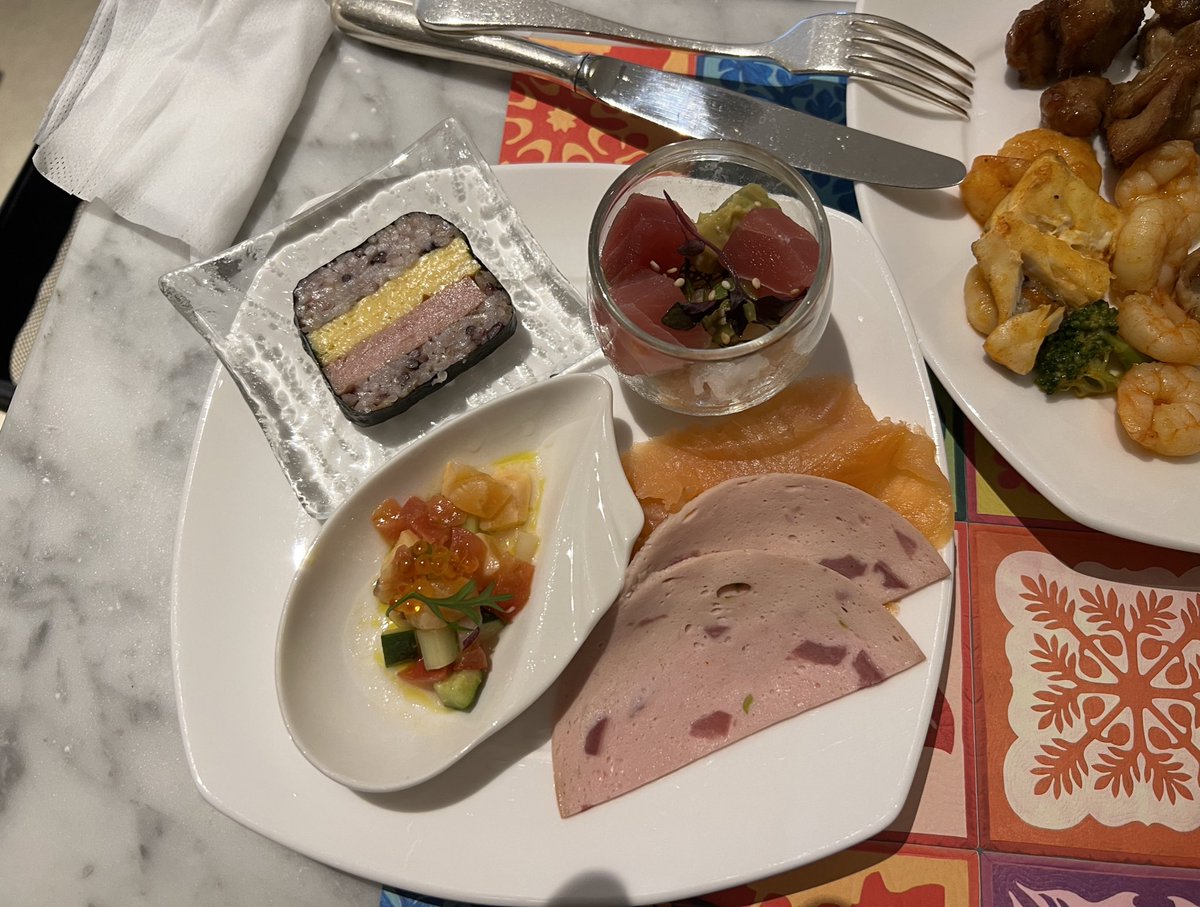 hyudo2001's tweet photo. 嫁とディナービュッフェ。
分かってたけどビュッフェは食べ過ぎる😵 https://t.co/j905Wcf1YZ