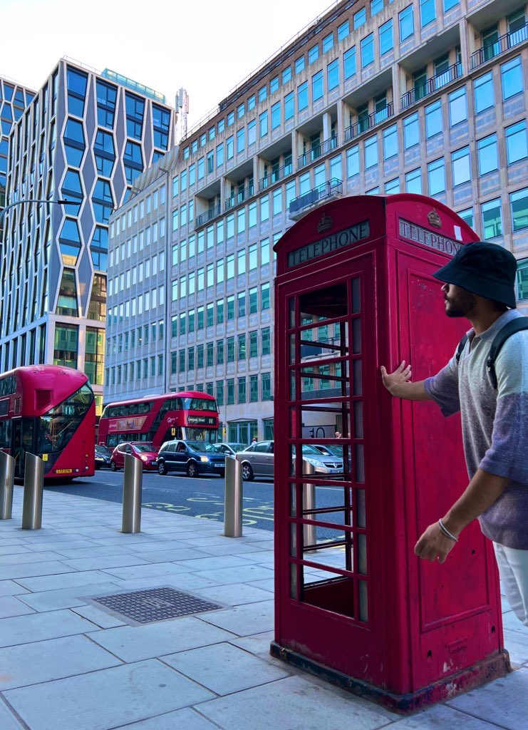 booshooo39's tweet photo. Lost in London 🇬🇧 https://t.co/OdDxU2BZYY