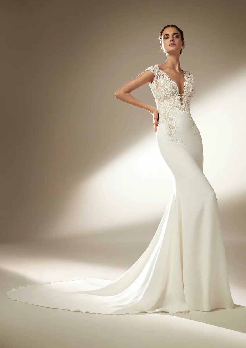 ⭐️ Atelier <a href="/pronovias/">Aria</a> ⭐️

See more here: buff.ly/3zuWCmZ ✨

#Pronovias #GlamBride #WeddingDress