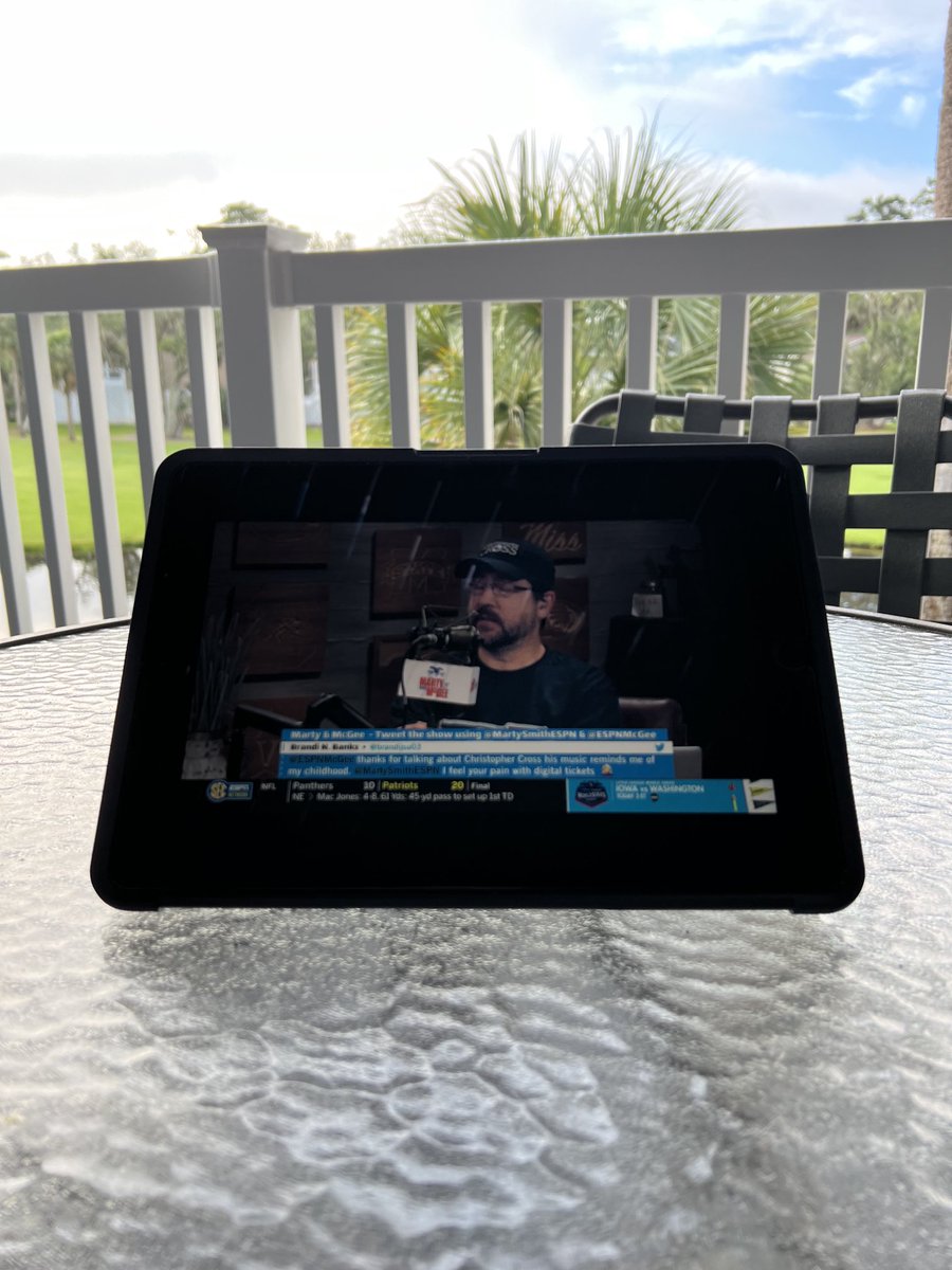 mikehouser's tweet photo. ⁦@MartySmithESPN⁩ ⁦@ESPNMcGee⁩ it’s Saturday in Edisto Beach SC. #martymcgee https://t.co/owQwyiyO2H