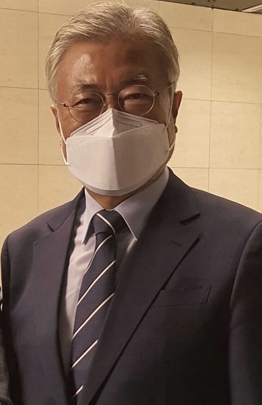 kimminmin0613's tweet image. 오늘문프(2022.08.20)
오늘 문프 뵈었다는 분이 사진을 올리셨네요 
어느새 넥타이차림이 어색하지만🤭
진짜 멋지다 우리이니😍😍😍