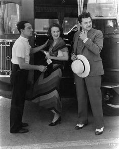 BusterKGifs's tweet photo. #FullImage
#BusterKeaton welcoming guests to his land yacht. https://t.co/FW9IPeZqNX