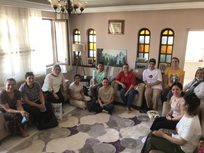 Yıllardır Kadın Özgürlük Mücadelesi yürüten kürt yazar Mizgin Ronak (Aydın) 30 yıl sonra Gebze cezaevinden tahliye oldu.
Bu vesileyle Amed aktivistlerimiz Mizgin yoldaşımızı ziyaret etti.