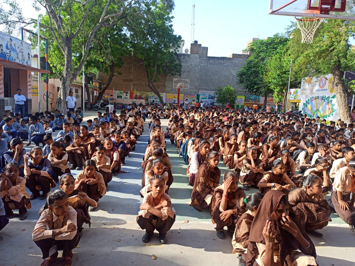 aboharchokho's tweet photo. Meeting With School Student and Awareness Regarding Source Segregation and Single Use Plastic is totally ban. #awareness #meeting #schoolstudent #pmidc #activity #mcabohar #ulbabohar #ulbcode800214 https://t.co/RTeiZoemSY