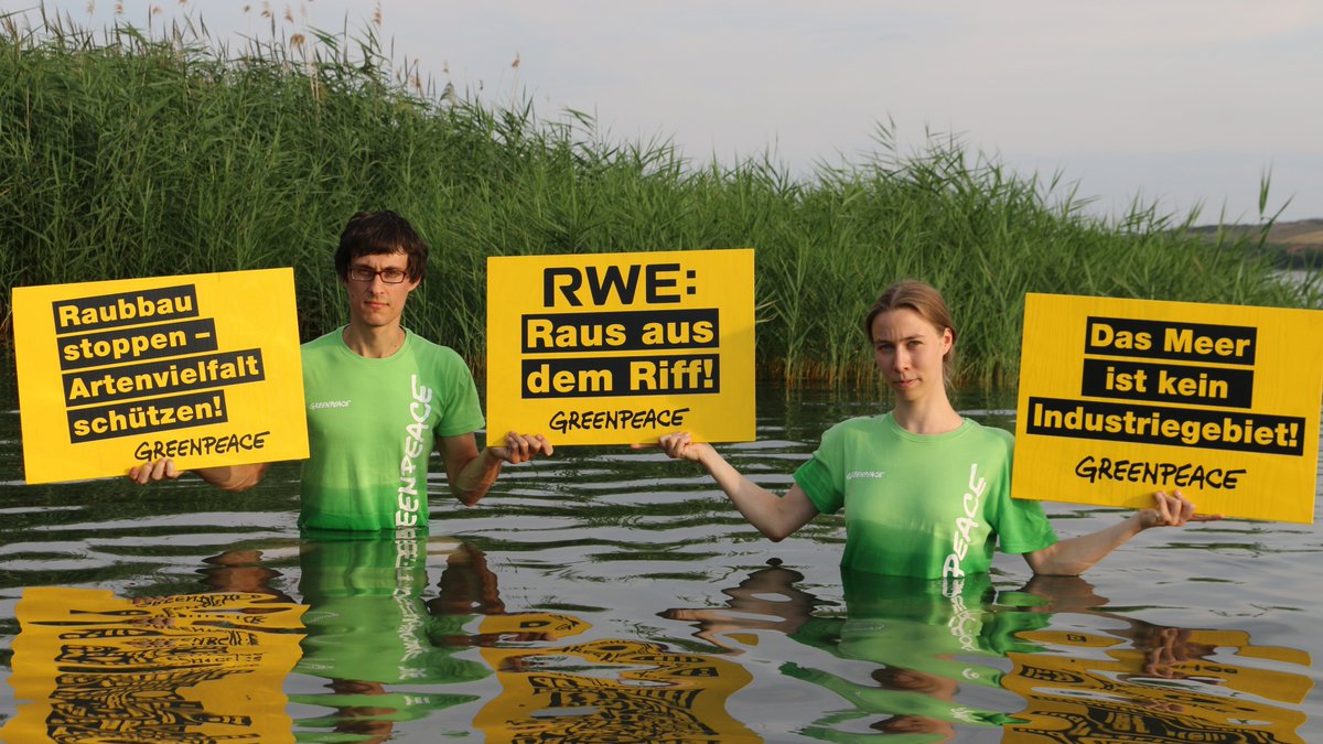 greenpeace_L's tweet photo. RWE unterstützt Erdgasborungen vor Westaustralien. Das schädigt Wale, Korallenriffe, Seegraswiesen und Millionen anderer Meereslebewesen. Das Vorhaben muss gestoppt werden! @RWE_Presse #RWExit #biodiversity
Macht beim Protest mit https://t.co/7fKDdeAE9p https://t.co/ch9SNcLgBd
