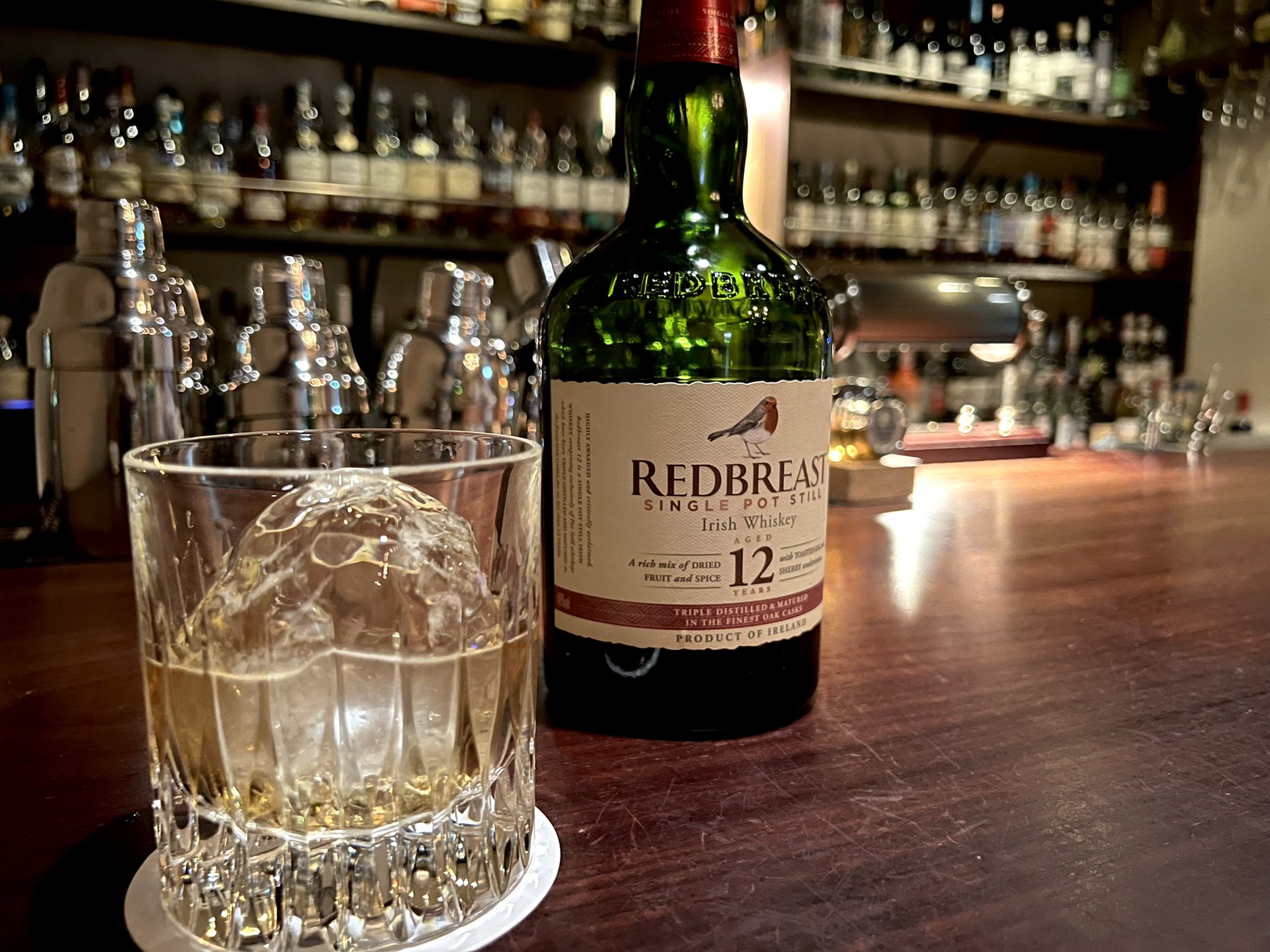 伊那かのグルメ 伊那市のグルメ情報 伊那市にある Bar Ichinana お店の雰囲気も店主の所作もカッコイイbarです アイリッシュウイスキー レッドブレスト にアポロチョコをセットで出してくれますがアポロチョコのほのかな酸味と偽苺の香りが恐ろしいほど良く