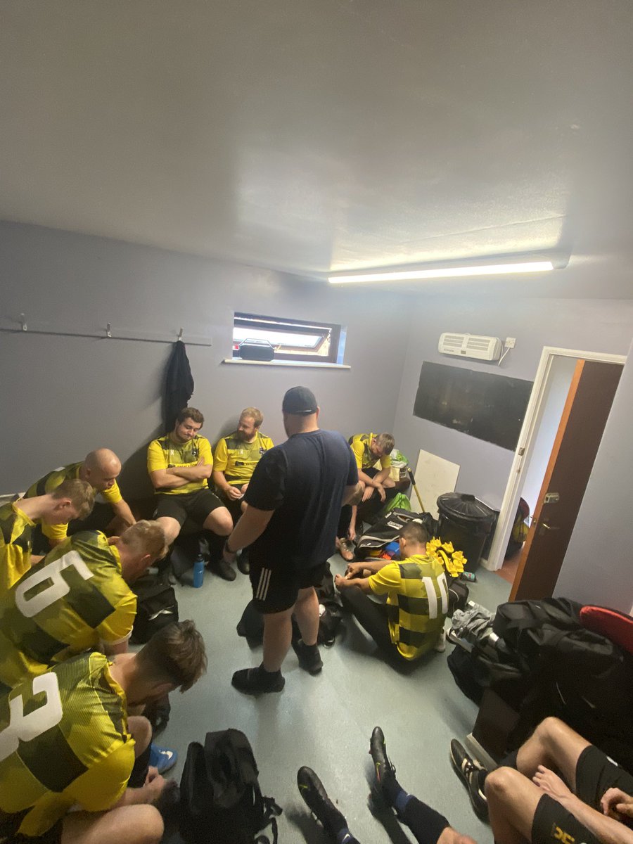 An insight to the dressing room.  T-37 minutes.