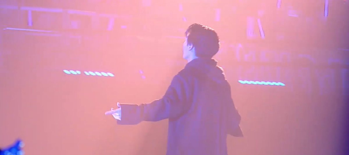 pulsoko's tweet image. (All of the photos before the show ends)
The Final moments before closing

#LOLFanFest2022 #LOLBrightWin #winmetawin