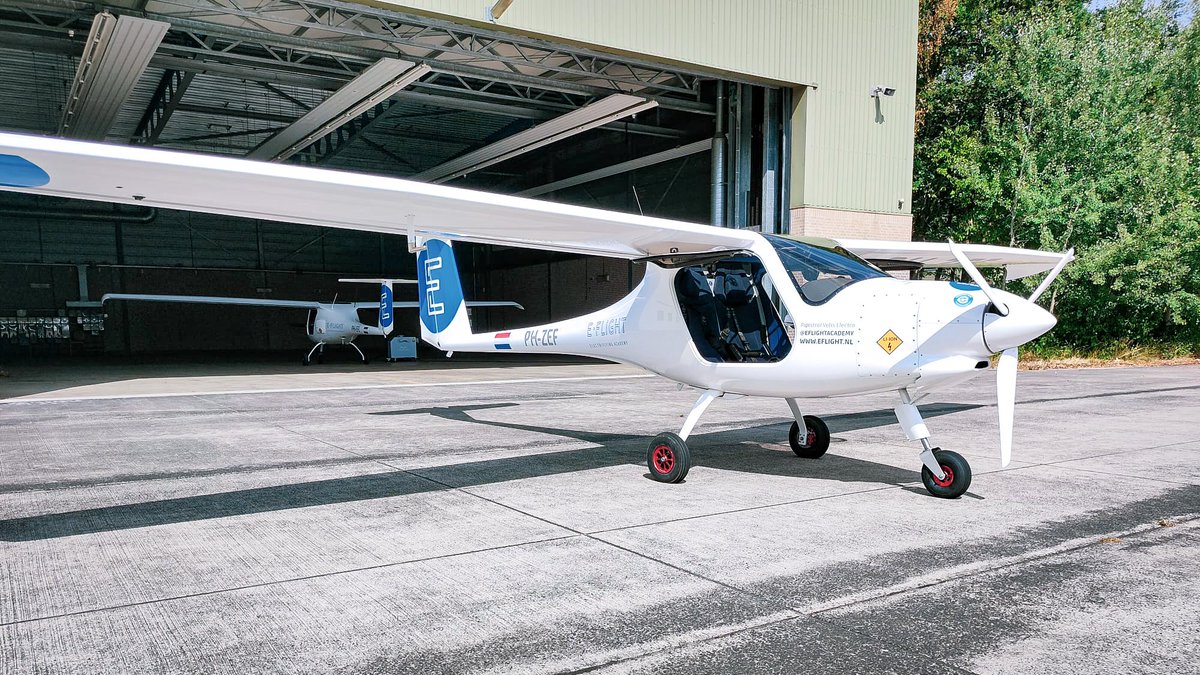 ⚡️ Het is druk bij de laadpaal op Twente Airport vandaag! 2 volledig elektrische vliegtuigen van <a href="/eflightacademy/">E-Flight Academy</a>. ✈️ #electric #aviation <a href="/TechnologyBaseT/">Technology Base</a>

📸: collega Rien Rolf