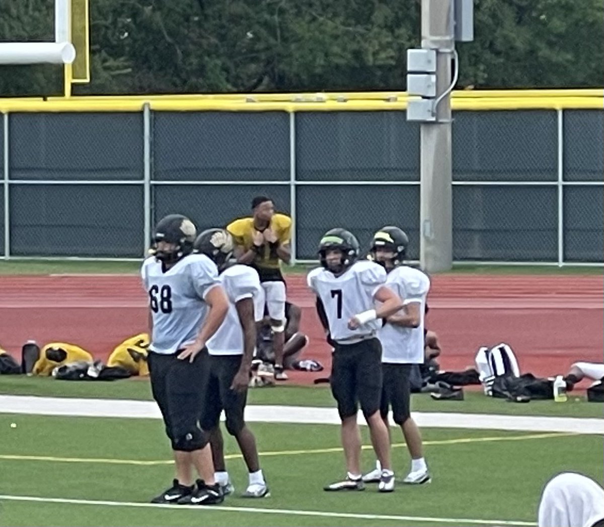 Hendy2023's tweet photo. Senior scrimmage in the books! Bring on George Ranch! Let’s go @FosterFootball! #68 #NoDaysOff #NoPlaysOff https://t.co/L70qJgNb6G
