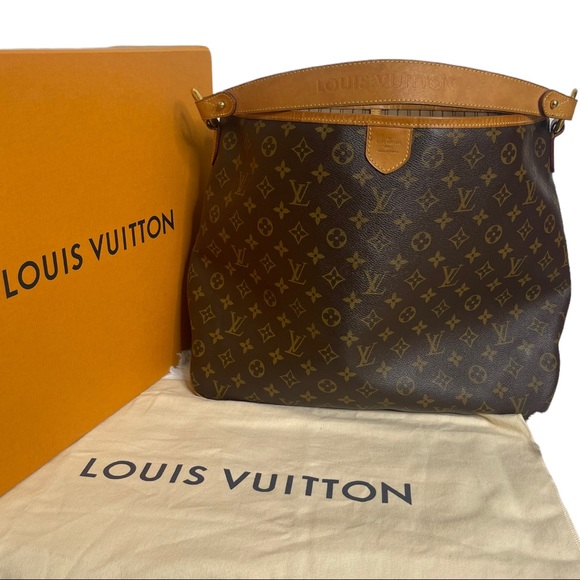 AOBAnne's tweet photo. So good I had to share! Check out all the items I'm loving on @Poshmarkapp #poshmark #fashion #style #shopmycloset #coach #philosophy #louisvuitton: https://t.co/j6V8GDcLxA https://t.co/D1WKtBoKdN