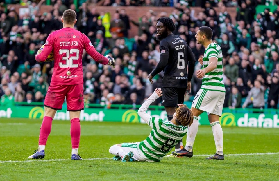 Shyne1088's tweet photo. @CS1857899 @ClydeSSB Sniped like this, remember when Obileye patted Kyogo on the head off the ball while it was meant to be a goal kick for Livi but they turned it into a penalty for Celtic? https://t.co/g4I5yEZ6os
