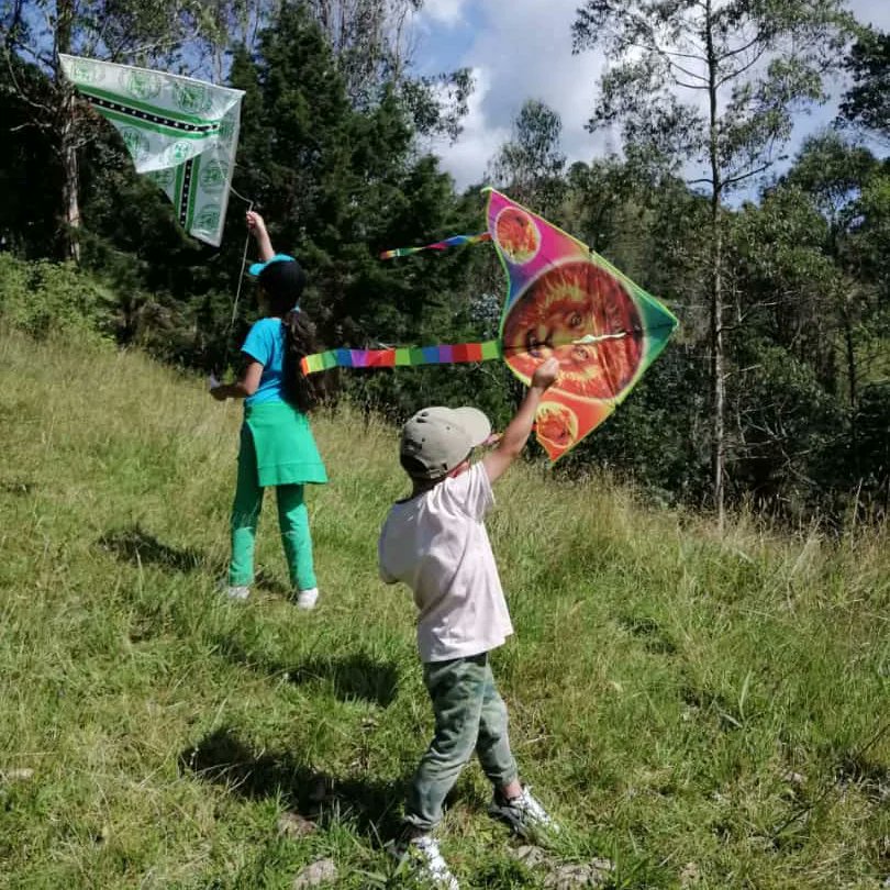 RuralEspiritu's tweet photo. 🪁🪁🪁Tarde de cometas, alegría, amistad y naturaleza.
LABORATORIO DEL ESPÍRITU - Corporación y Biblioteca Rural - El Retiro Antioquia.
#lecturayescrituracreativa
#EscuelaDeMusica #FomentoArtisticoyCultural #EducacionComplementaria #LaboratorioDelEspiritu #ElRetiroAntioquia https://t.co/fNlEUMKsHD