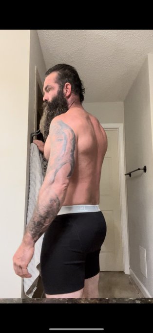 I went with black. Good morning. https://t.co/L5UYW0Xwev