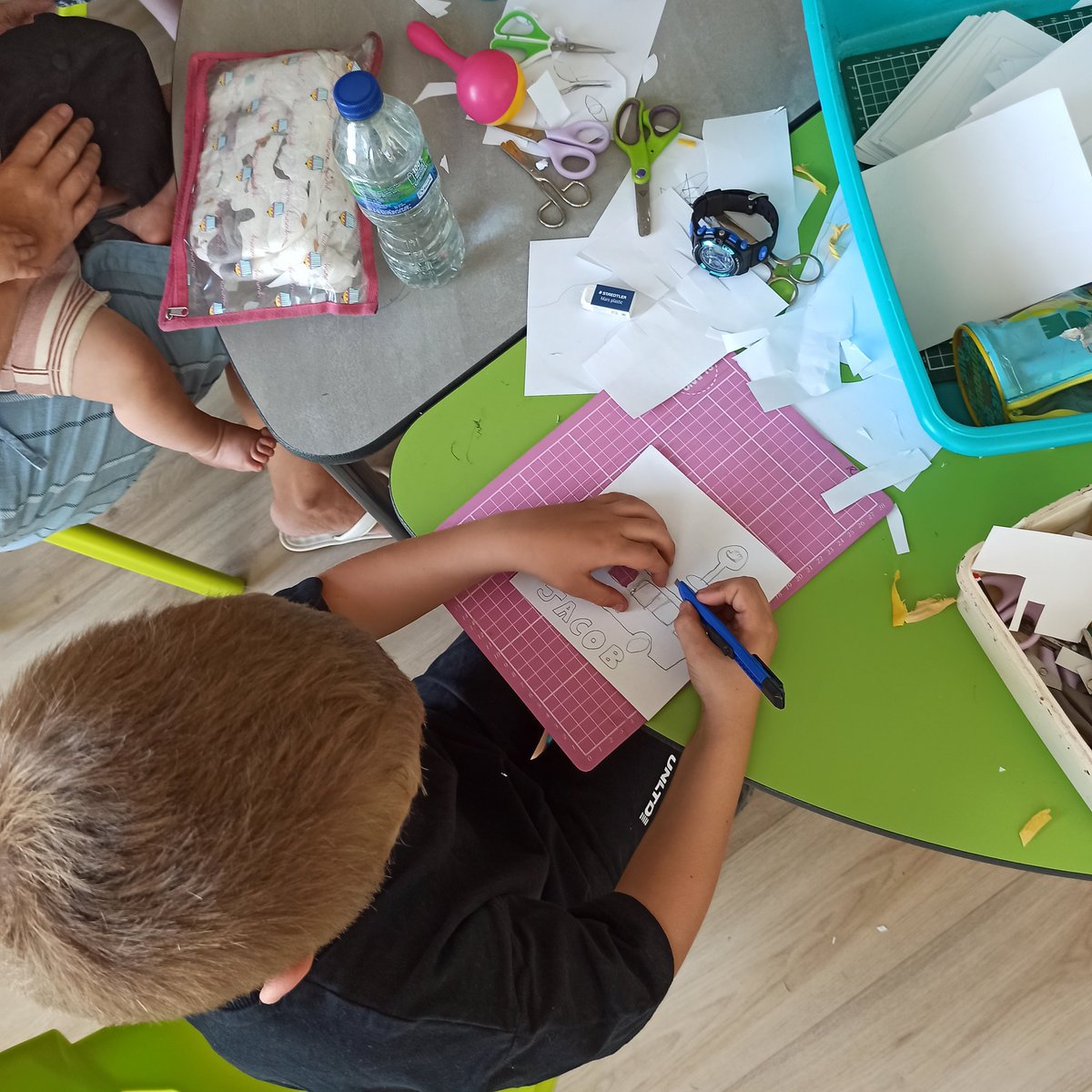 MarleighPA's tweet photo. We had a fantastic morning today screen printing bags with artist Ricki Outis and our families. Lovely to see new friendships forming and our academy community growing. ♥️
 #cb5 #marleighcb5 #newacademy #marleighnursery #anglianlearning #community @AnglianLearning https://t.co/p2qhz83fhH
