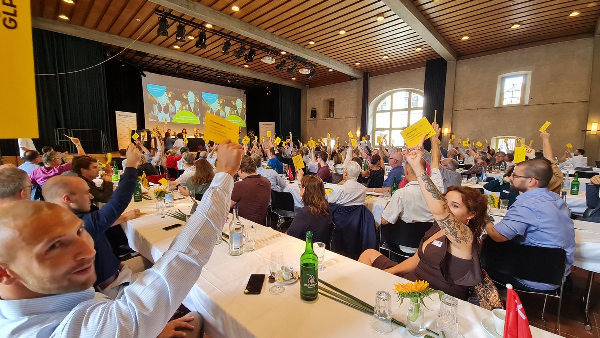 #DVglpCH beschließt mit 137 Ja, 14 Nein &amp; 12 Enth. die #JAParole zur #Massentierhaltung #Initiative
#EsistZeit die #Verweigerungshaltung der #Agrarlobby <a href="/fenaco/">fenaco</a> zu durchbrechen: sie war gegen jeden #Kompromiss &amp; #Gegenvorschlag :-(
#Biosuisse #Richtlinie 2018 mit 25 J. Übergang