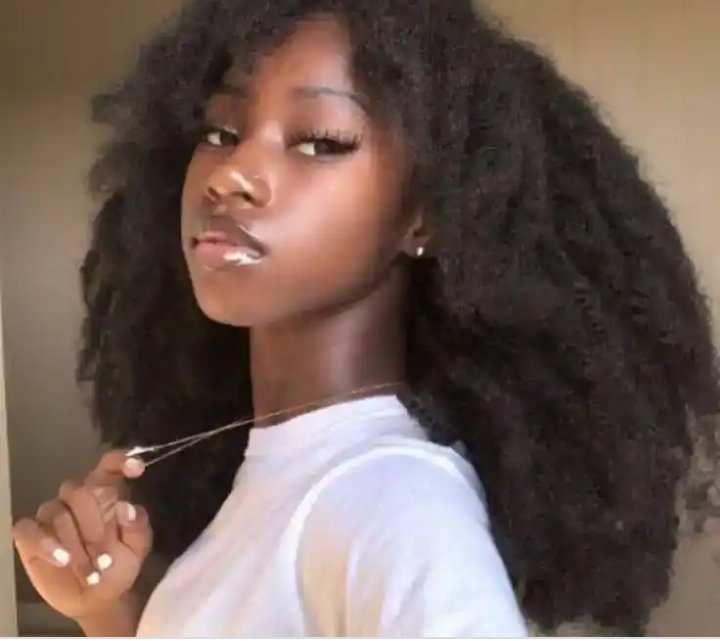 𝗨𝘀𝗶𝗻𝗴 𝗽𝗮𝗹𝗺 𝗼𝗶𝗹 𝗮𝘀 𝗵𝗮𝗶𝗿 𝗺𝗮𝘀𝗸..
Before your usual hair wash process, 
 Use red palm oil as a hair mask by rubbing a tiny amount through your hair from the roots to just below the roots.
Let rest for around 10 to 15 minutes,
Rinse and carry on as normal.
#hair