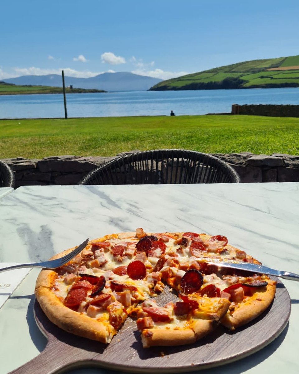 DingleSkellig's tweet photo. We don't know what looks more fabulous...the view or the pizza๐คฃ
Check out our menus online at https://t.co/jX3X1fFoP4
#dinglepeninsula #lovedingle #dingleireland #irelandtravel #irish #wildatlanticway #waw #irishdaily #dingleskellighotel #dinglefood #kerryfood #lunchviews https://t.co/qi2iYh9BQe