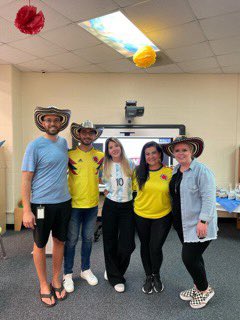 ViViNaRaNjOs's tweet photo. Our team is ready and so proud to start working together to make this amazing dream come true!. Seeing our families and admin trying to speak Spanish is so exciting!. Vamos que si  podemos!Spanish DLI. Our ❤️s beat in two languages KensingtonESNC @mrs_mmoore @Miss_antoru https://t.co/MnvNWuNui0