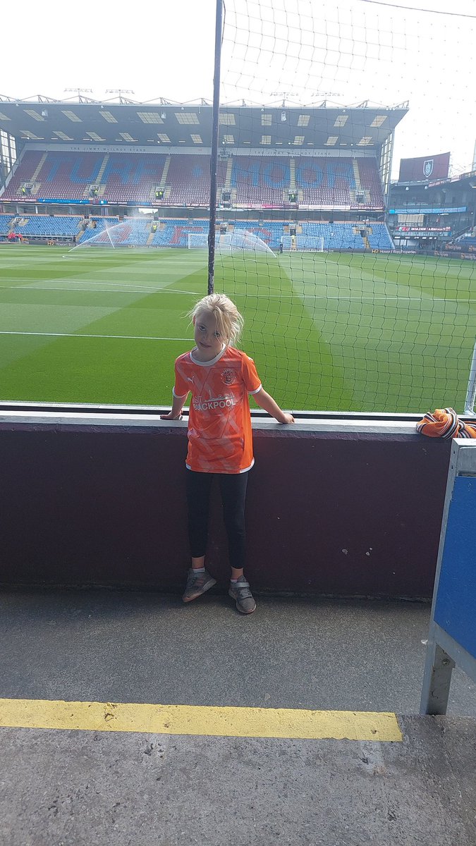 CraigHa10242003's tweet photo. First away game fir the hunstster 🍊 https://t.co/NheHowOuMF