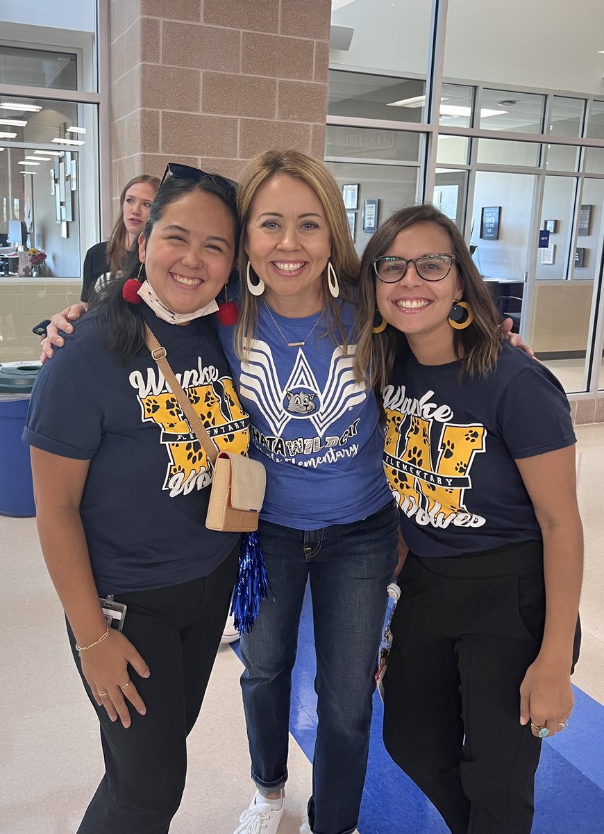 teacherHalstead's tweet photo. #WHATAWildcat &amp; what a whirlwind week! Grateful to kickoff my 25th year in @NISD at @NISDWernli with the encouragement of old friends and new ones—like Whiskers! 🐾
💙🖤💙 https://t.co/gtLDaEI1I4