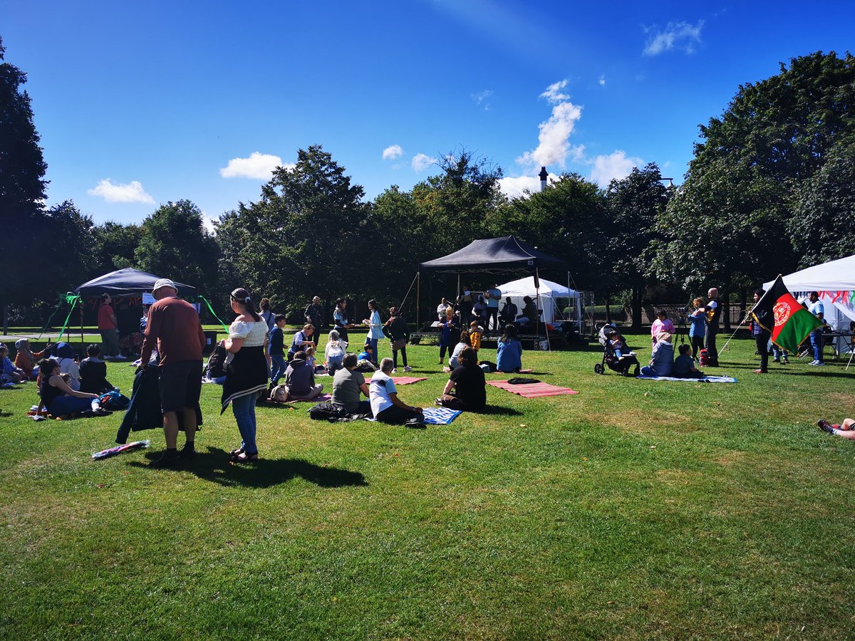 citizenstheatre's tweet image. Head down to Glasgow green now as we fill the sky with Kites to #RememberAfghanistan 

We have music, badge making, poetry and sunshine ☀️ here until 3.30pm.
citz.co.uk/whatson/info/f…
