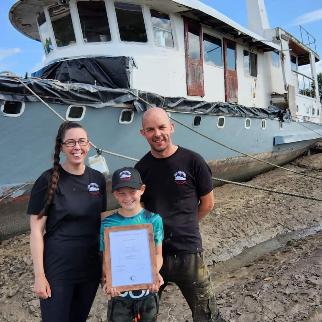 shiphappens1392's tweet photo. We are so please to present Patrick with an award for his volunteer efforts onboard Sarinda. Patrick, age 8, was recognised by @NatHistShips for his efforts and has been highly commended for all his hard work.
#volunteer #boatrestoration #boat #woodenboat #shipshapenetwork https://t.co/qhFNNPQBBx