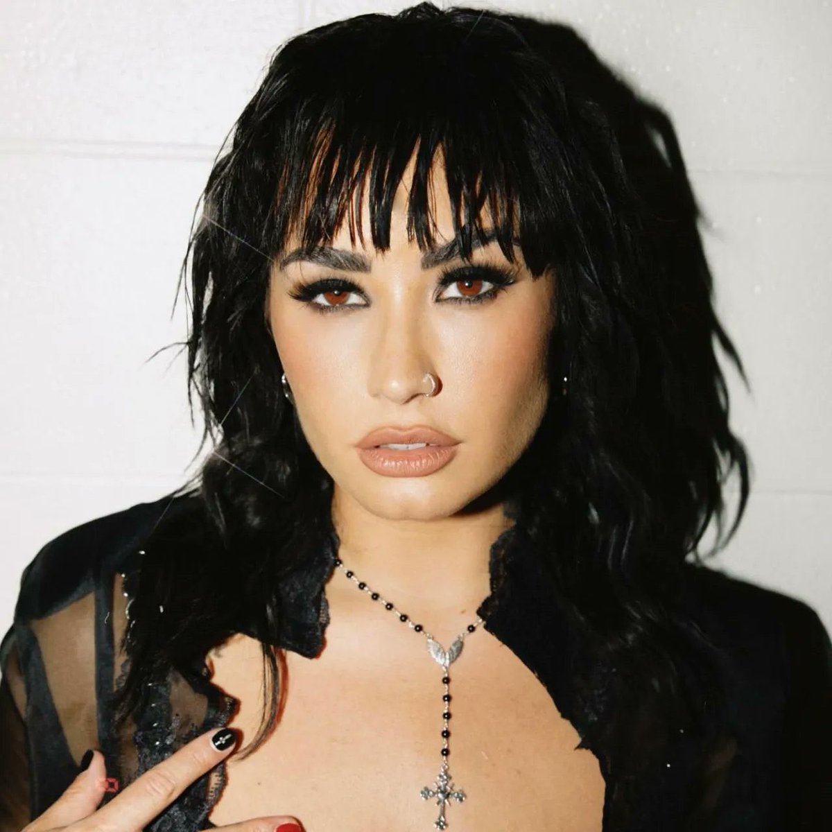 tracklist's tweet photo. SUBINDO! “29”, de Demi Lovato, alcançou o top 50 do Spotify EUA com 438 mil streams (#44) e registrou mais de 1 milhão de streams no chart global! #HOLYFVCK https://t.co/uLiErwMWdj
