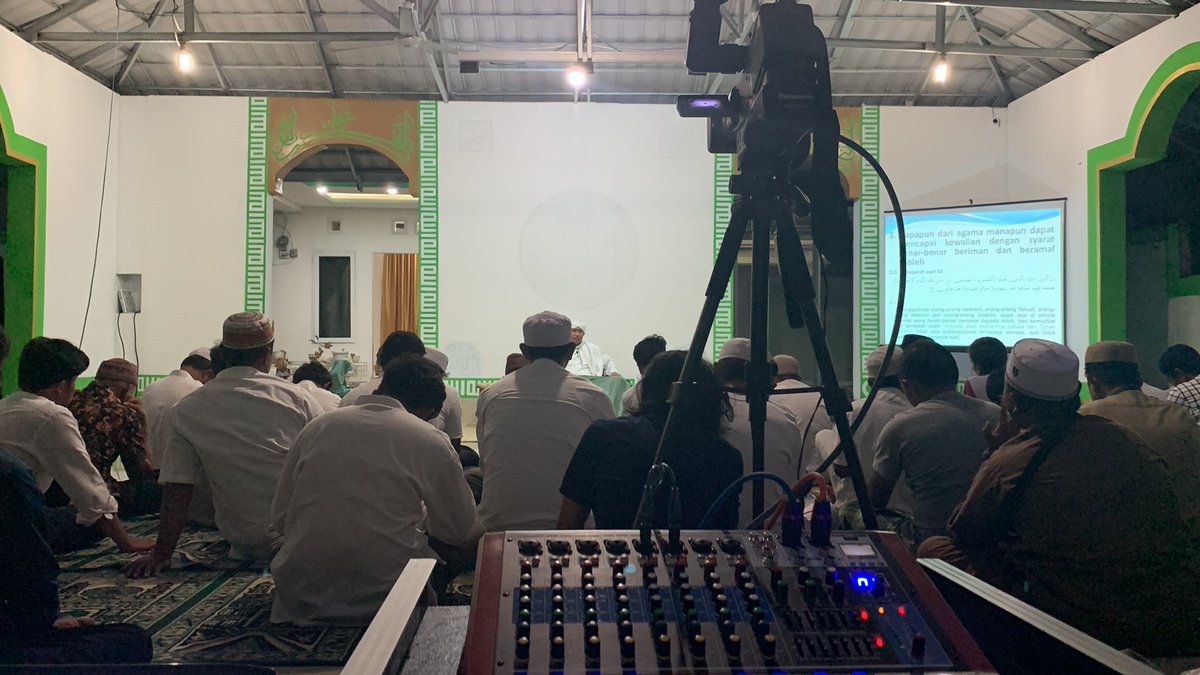 linurulinsan's tweet photo. Majelis akbar Laduna Ilma NI dalam rangka memperingati Hari Kemerdekaan RI dengan tema “Mengenal kemenangan yang besar”.

#dakwahislami #majelisilmu #cahayaislam https://t.co/YPA8PpJqkf