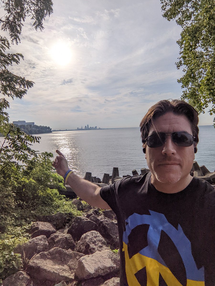 tom_penrod's tweet photo. Cleveland in the background. 🌇 https://t.co/HcEeuGR65G
