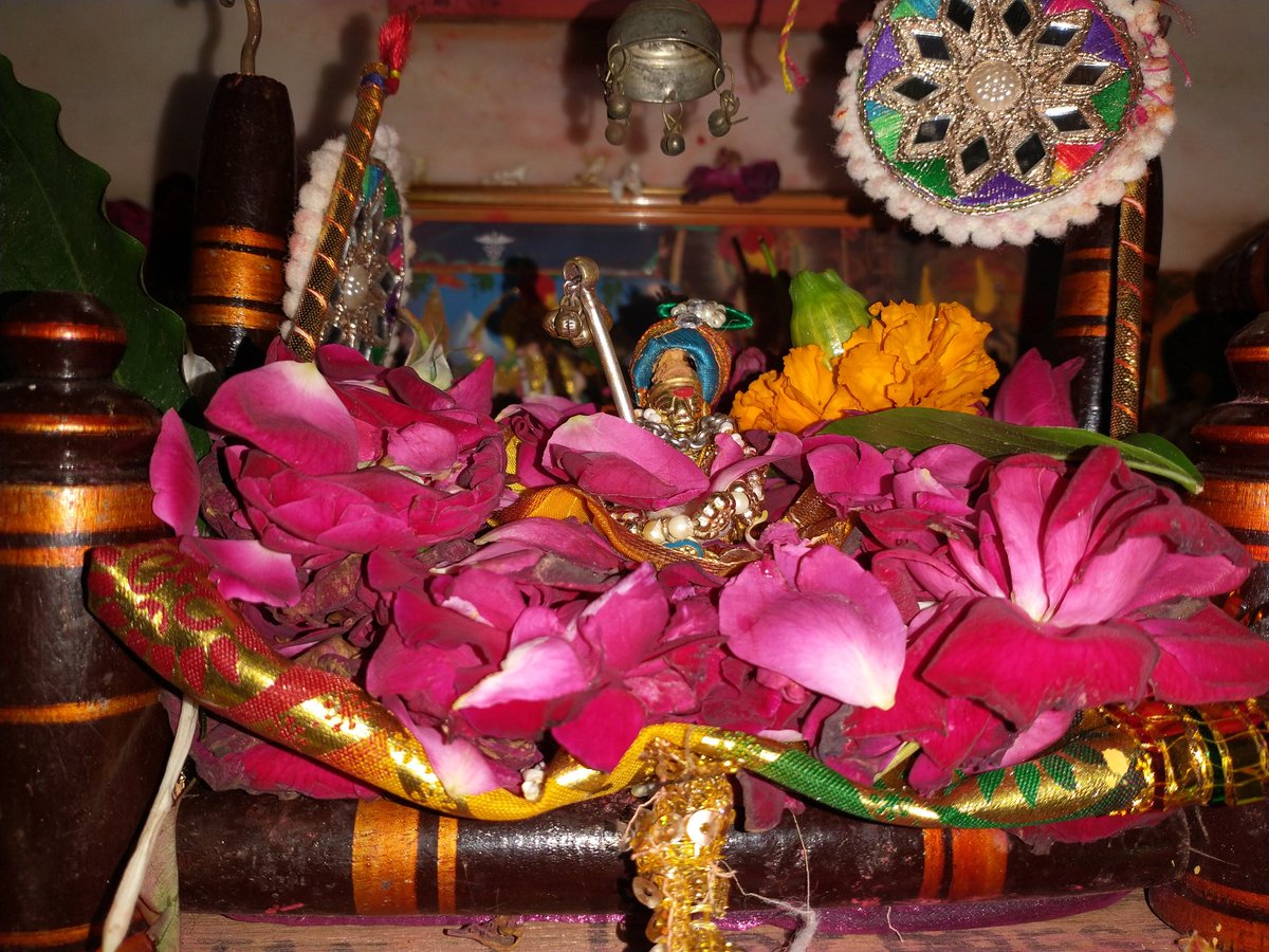 TheHappybhatia's tweet photo. कृष्ण सदा सहायते 🙏🏻❤️
जन्मदिन की शुभकामना महाराज 🥳🎂
*
#the_hb #qoutespic #janmashtami #janmadivas #happyjanmashtami #krishna https://t.co/9mZy1cOVTO