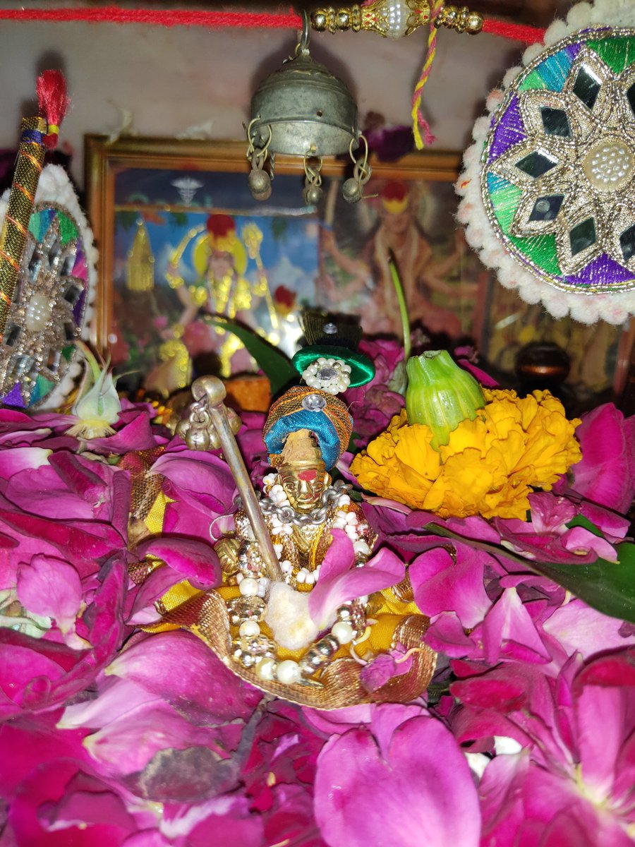 TheHappybhatia's tweet photo. कृष्ण सदा सहायते 🙏🏻❤️
जन्मदिन की शुभकामना महाराज 🥳🎂
*
#the_hb #qoutespic #janmashtami #janmadivas #happyjanmashtami #krishna https://t.co/9mZy1cOVTO